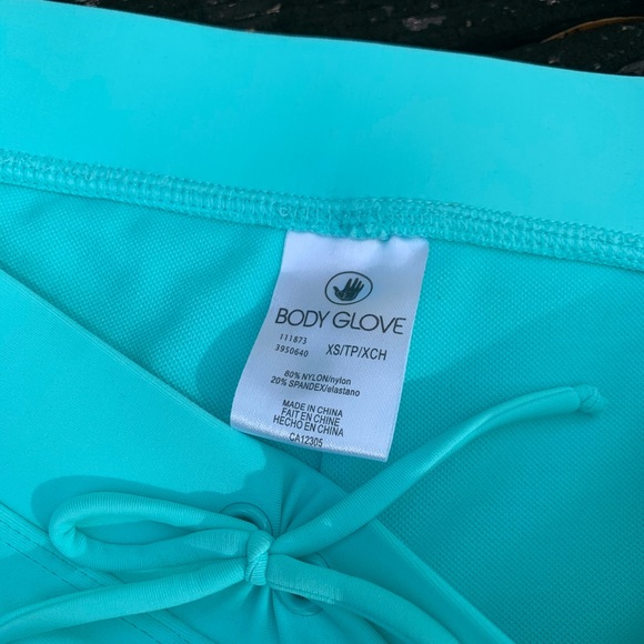 Body Glove Bikini Set with Two bottoms - Picture 4 of 8